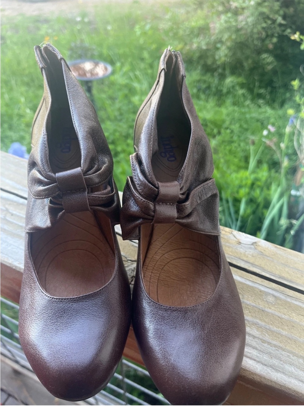 Indigo by Clarks Brown Leather Mary Jane Heeled Leather Shoes  7 1/2”M Bow Retro
